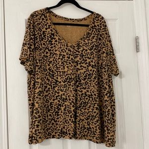 3/$15 - AVA & VIV 4x Leopard print V- neck tee